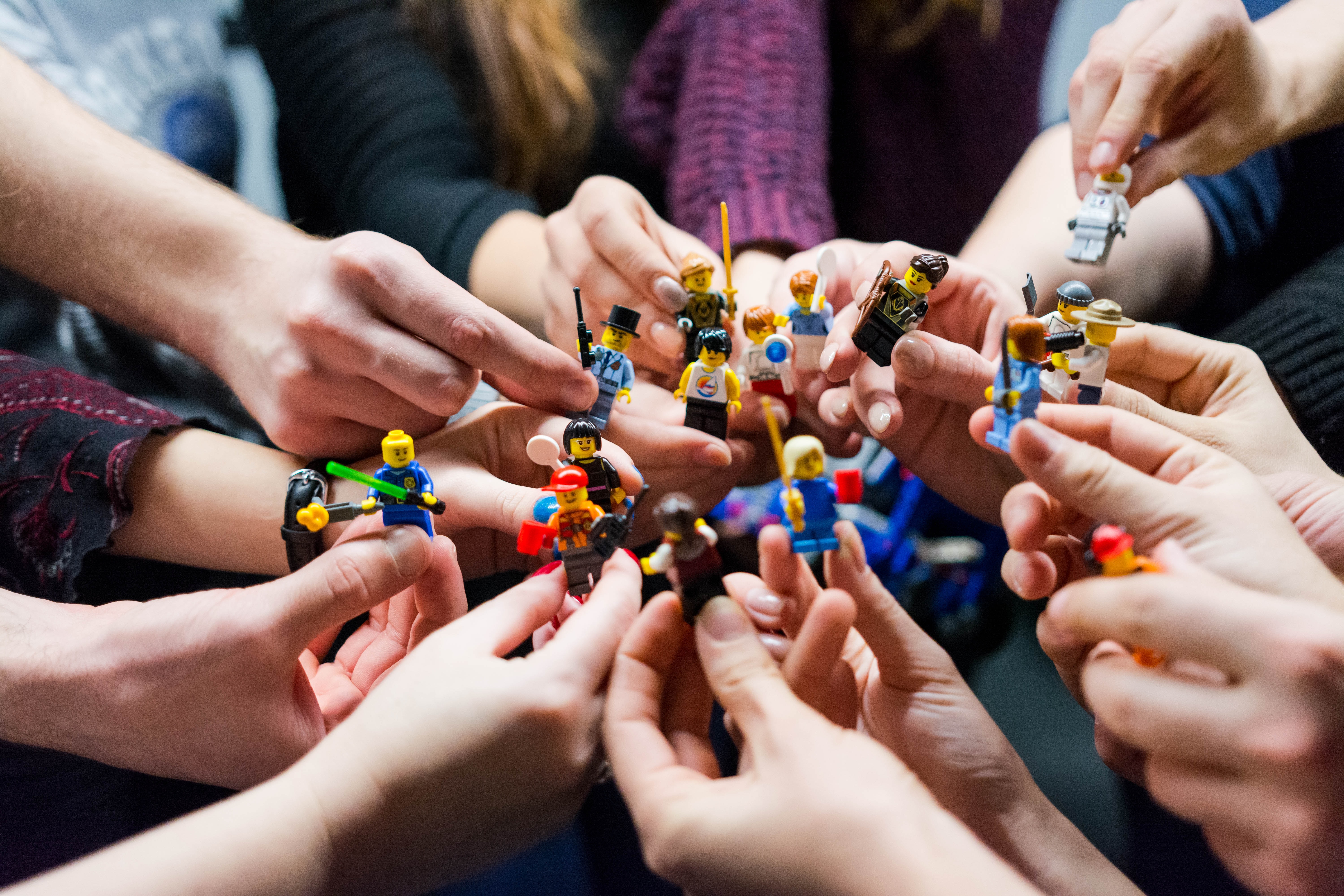 Teambuilding mit Teilnehmern eines LEGO® SERIOUS PLAY® Workshops